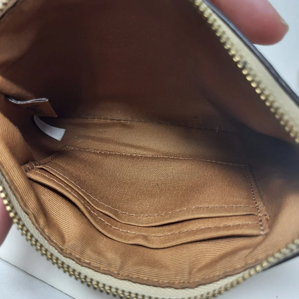 Coach Wristlet Wallet Tan Cream Pouch Corner‎ Zip - Picture 4 of 6